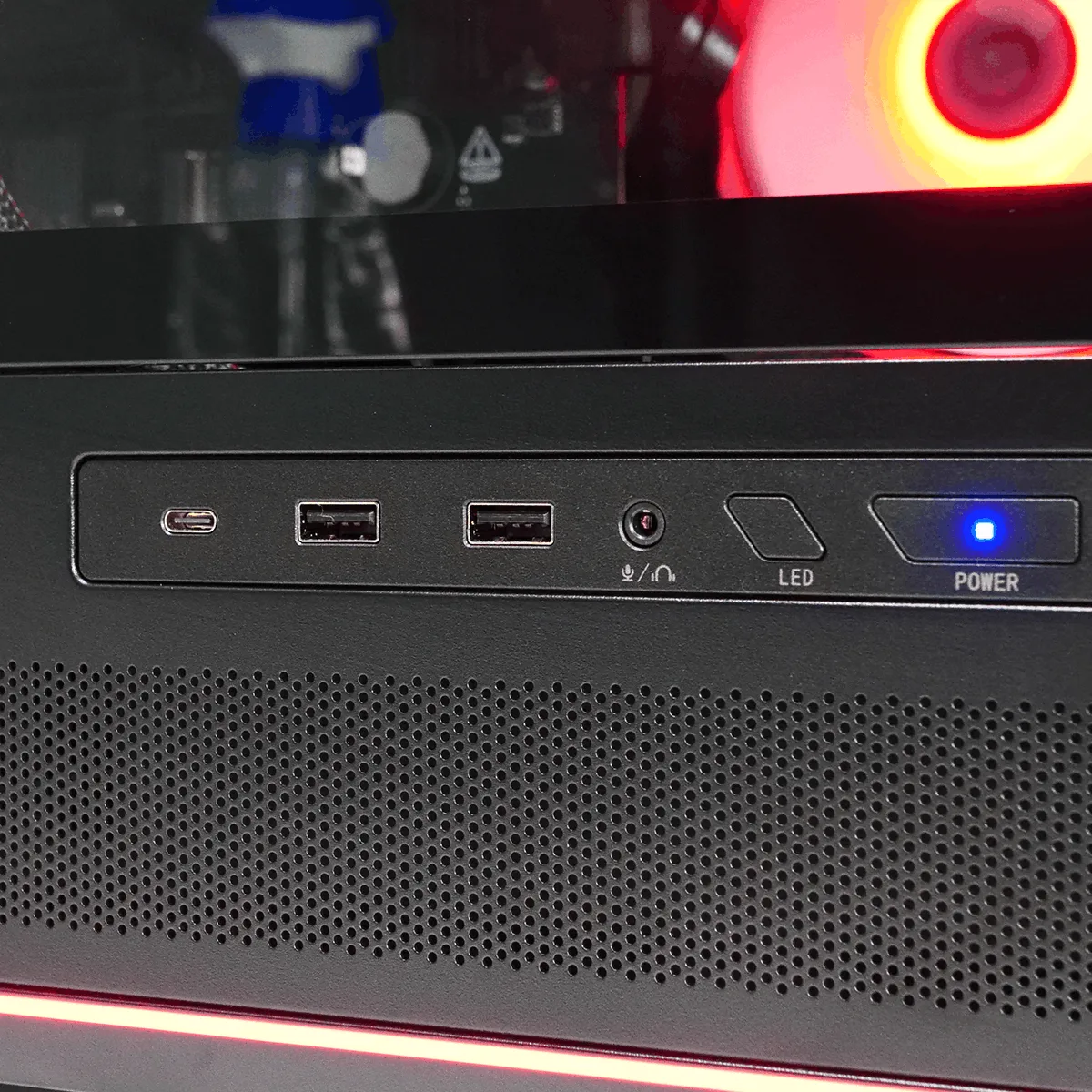 Fury - R7-7800X3D/5070Ti/32Go/1To — vue 4