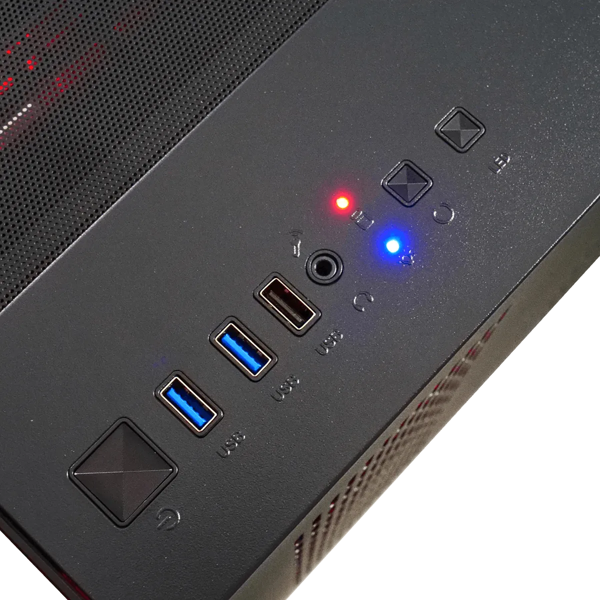 CRIMSON - R7-8700F/9060XT-16Go/32Go/1To — vue 5