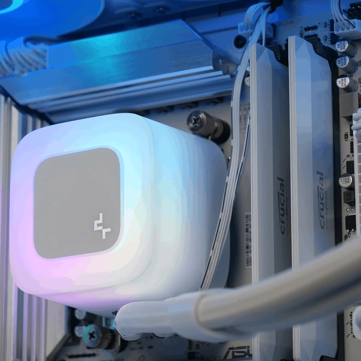 ICELORD - R7-9800X3D/5080/32Go/2To - CYB-GB — vue 3